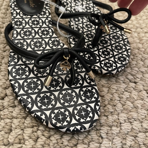 Brand new Kate Spade flip flops, never worn, size 7.5 - Picture 4 of 7